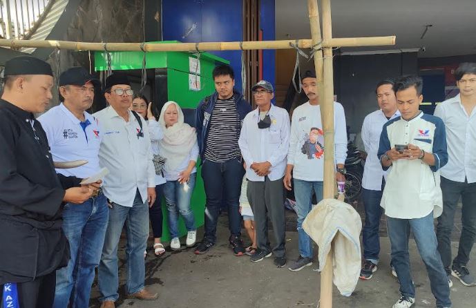 Partai Perindo Bagikan Ratusan Paket Daging Hewan Kurban kepada Masyarakat di Sukabumi