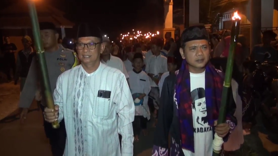 Rayakan Tahun Baru Islam, Bacaleg Partai Perindo Ikuti Pawai Obor Bersama Ratusan Warga Desa di Subang