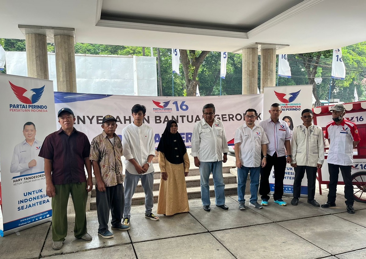 Bagikan Gerobak ke Pedagang, Bacaleg Partai Perindo Dapil 3 DKI Jakarta: Semoga Semakin Semangat