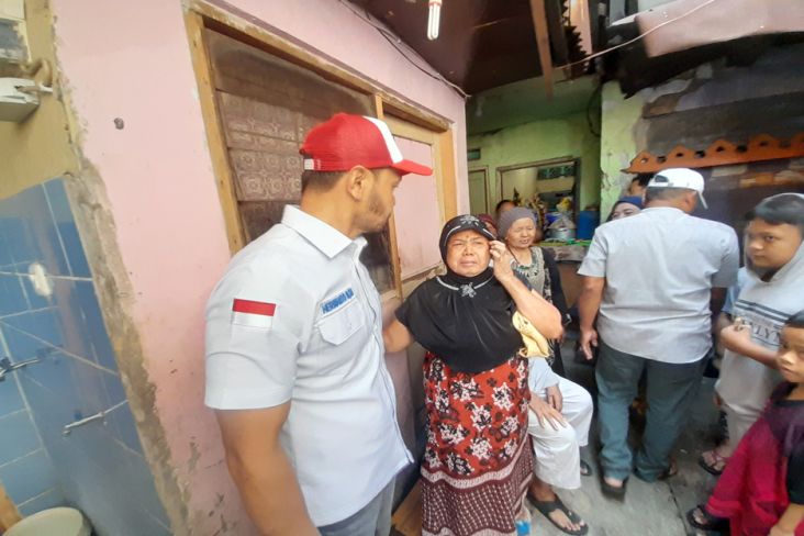 Tangis Warga Tanah Tinggi Pecah Seusai Dapat Bantuan Pompa Air dari Partai Perindo