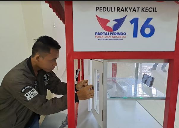 Terima Bantuan Gerobak Perindo, Ajik Prasetyo Mengaku Senang Bisa Berjualan Keliling