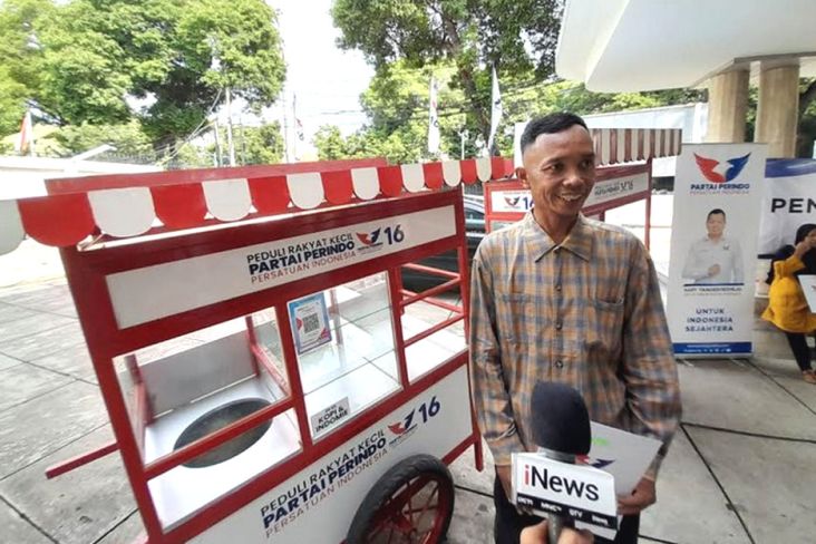 Gerobaknya Rusak 2 Bulan, Berkat Partai Perindo Pedagang Ini Kembali Berjualan
