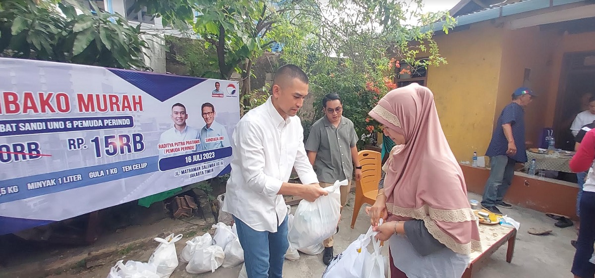 Warga Matraman Antusias Ikuti Bazar Sembako Murah Pemuda Perindo