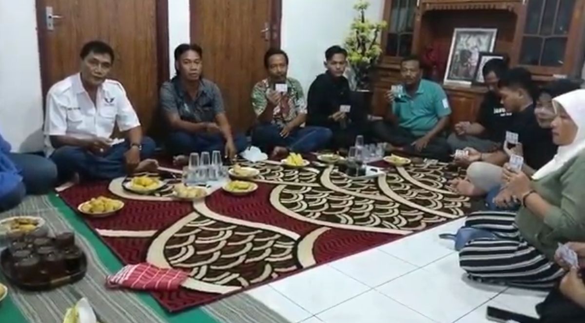 Bacaleg Bogi Winarno Bagikan KTA Berasuransi Partai Perindo di Tulungagung