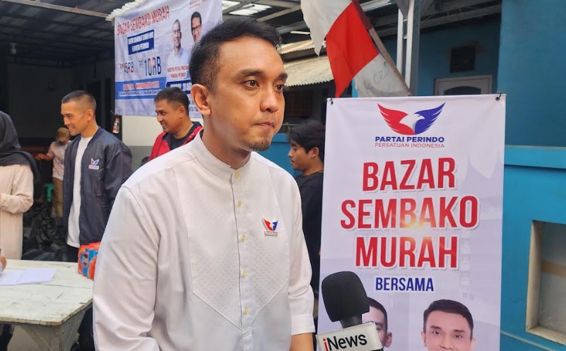 Bacaleg Partai Perindo Bagikan KTA Berasuransi ke Warga Pulogebang