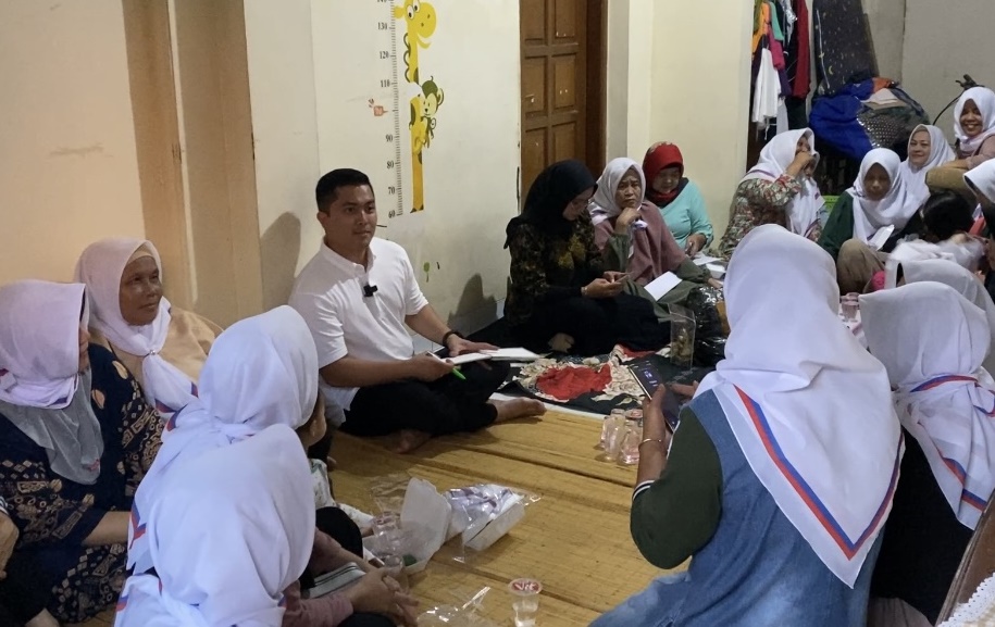 Diska Resha Silaturahmi dengan Warga Ragunan, Ibu-Ibu PKK: Calegnya Ganteng Ya