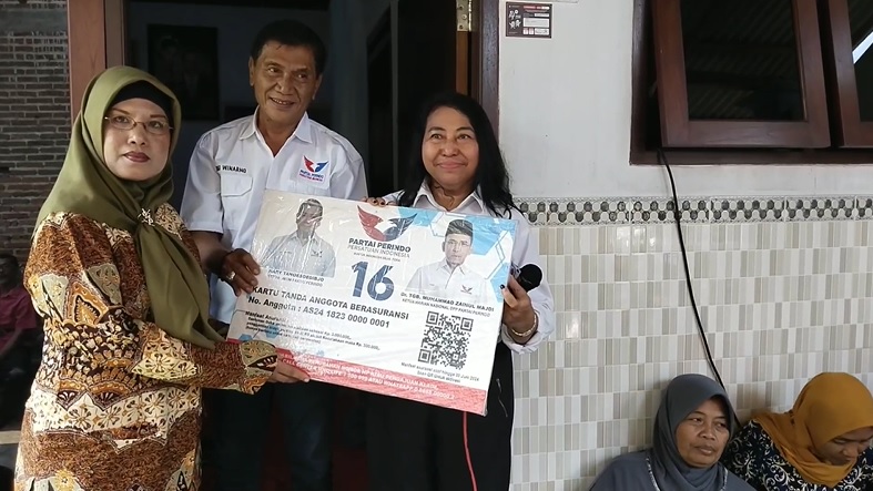 Bagikan KTA Berasuransi di Tulungagung, Jeannie: Partai Perindo Beri Aksi Nyata Bukan PHP
