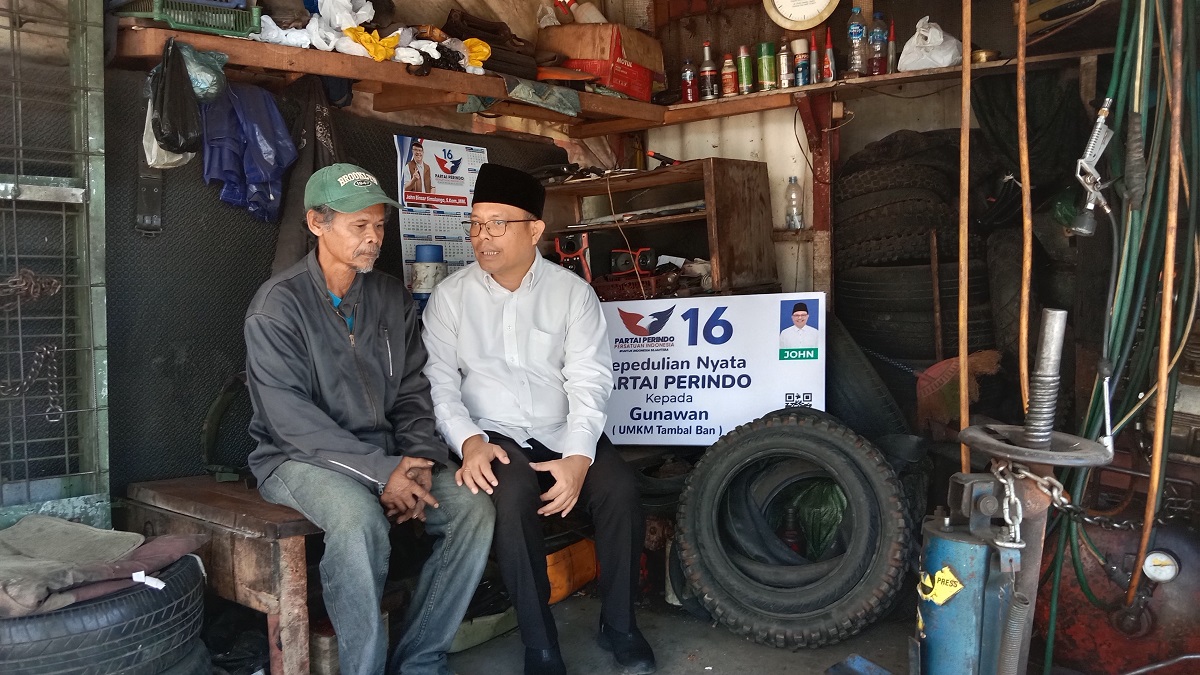 Dapat Bantuan dari Partai Perindo, Tukang Tambal Ban: Terima Kasih