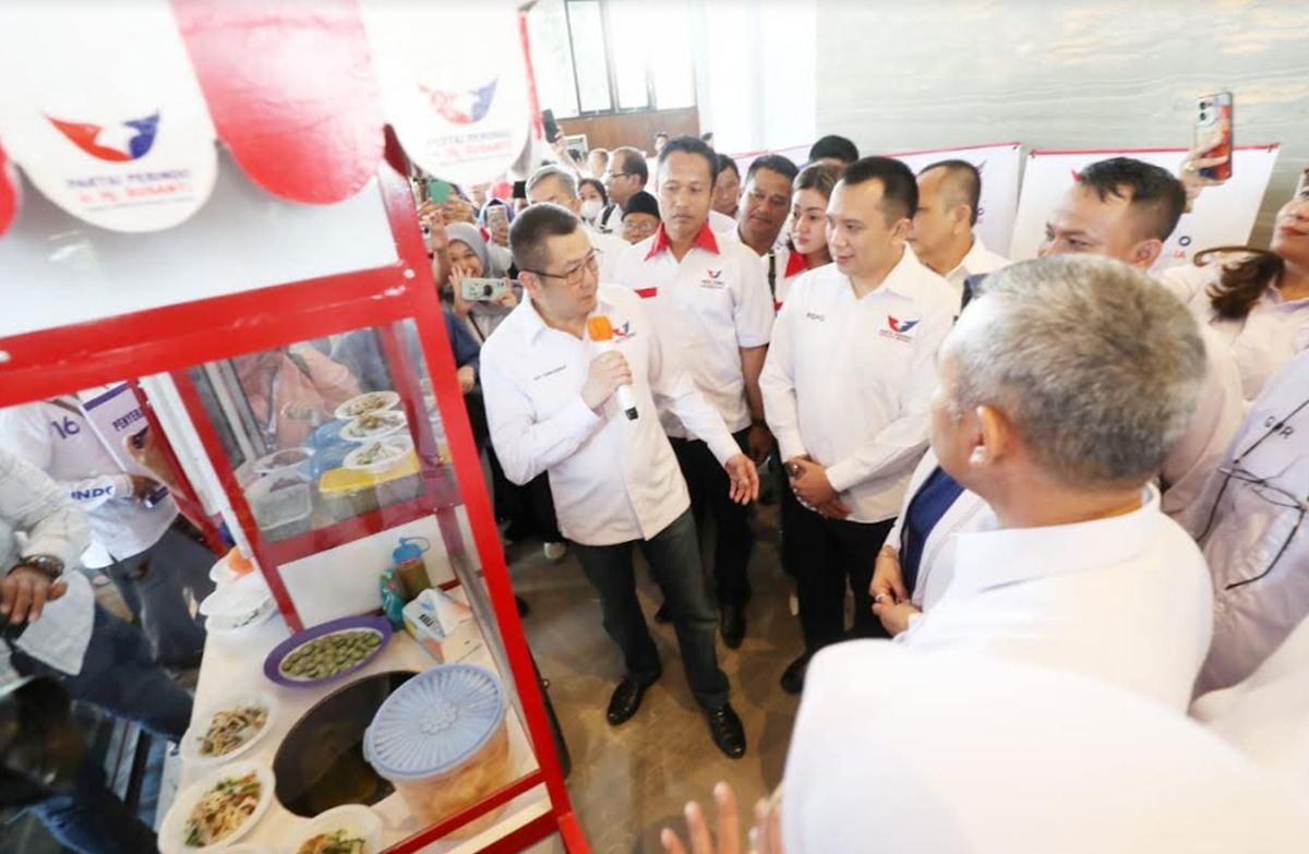Dapat Gerobak, Pedagang di Bandarlampung Doakan Partai Perindo Semakin Maju