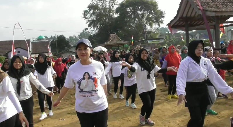 Ratusan Emak-Emak Antusias Ikuti Senam Bersama dengan Caleg Partai Perindo di Wonosobo