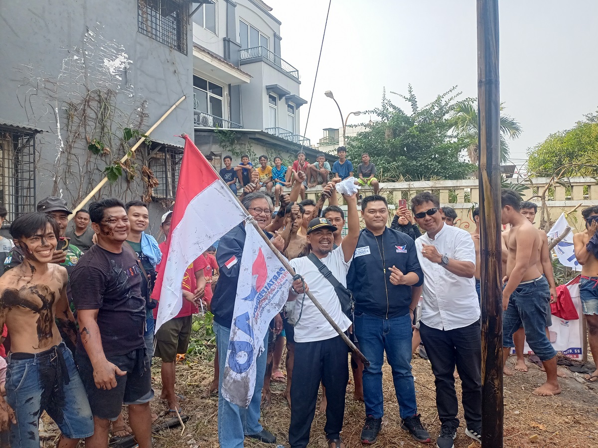 Filosofi Lomba Panjat Pinang, Bacaleg Partai Perindo: Terus Bahu Membahu Mencapai Tujuan