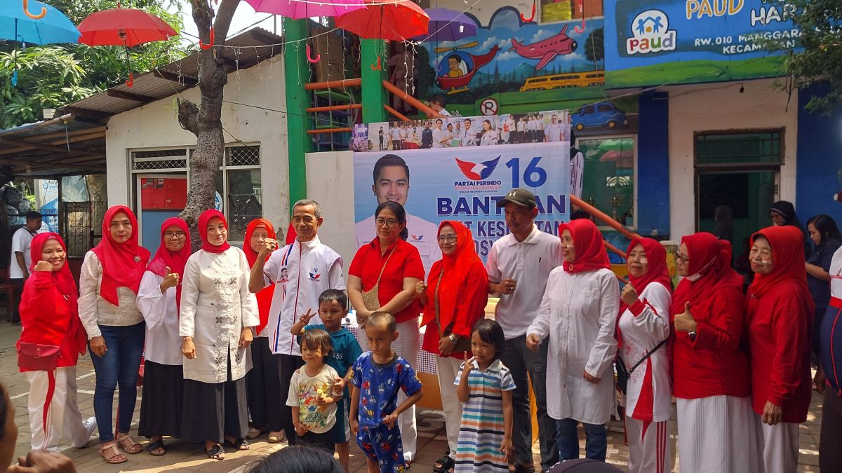 Bacaleg Partai Perindo Bantu Alat Kesehatan untuk Posyandu di Manggarai Selatan