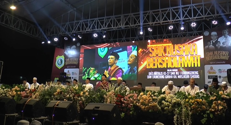TGB Hadiri Dies Natalis SMK NU 1 dan Peresmian Graha KH Masjkuri Shodiq di Lamongan