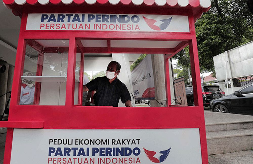 Pedagang Kaki Lima: Omzet Naik Setelah Gunakan Gerobak Perindo