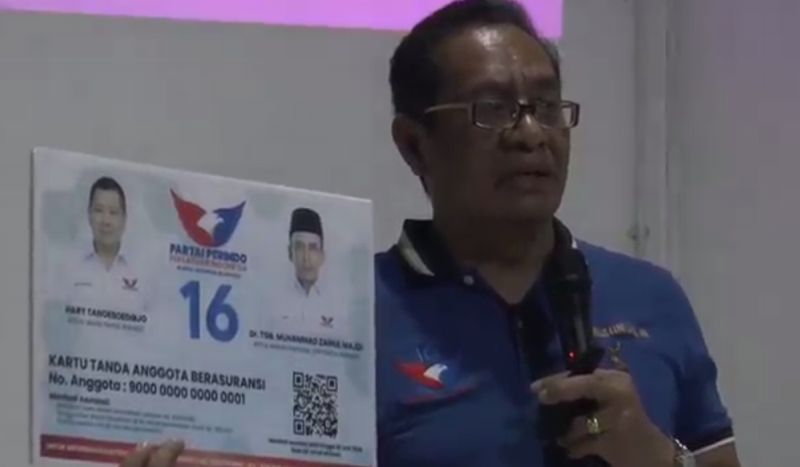 Ratusan Warga Flores Timur Terima KTA Berasuransi Partai Perindo
