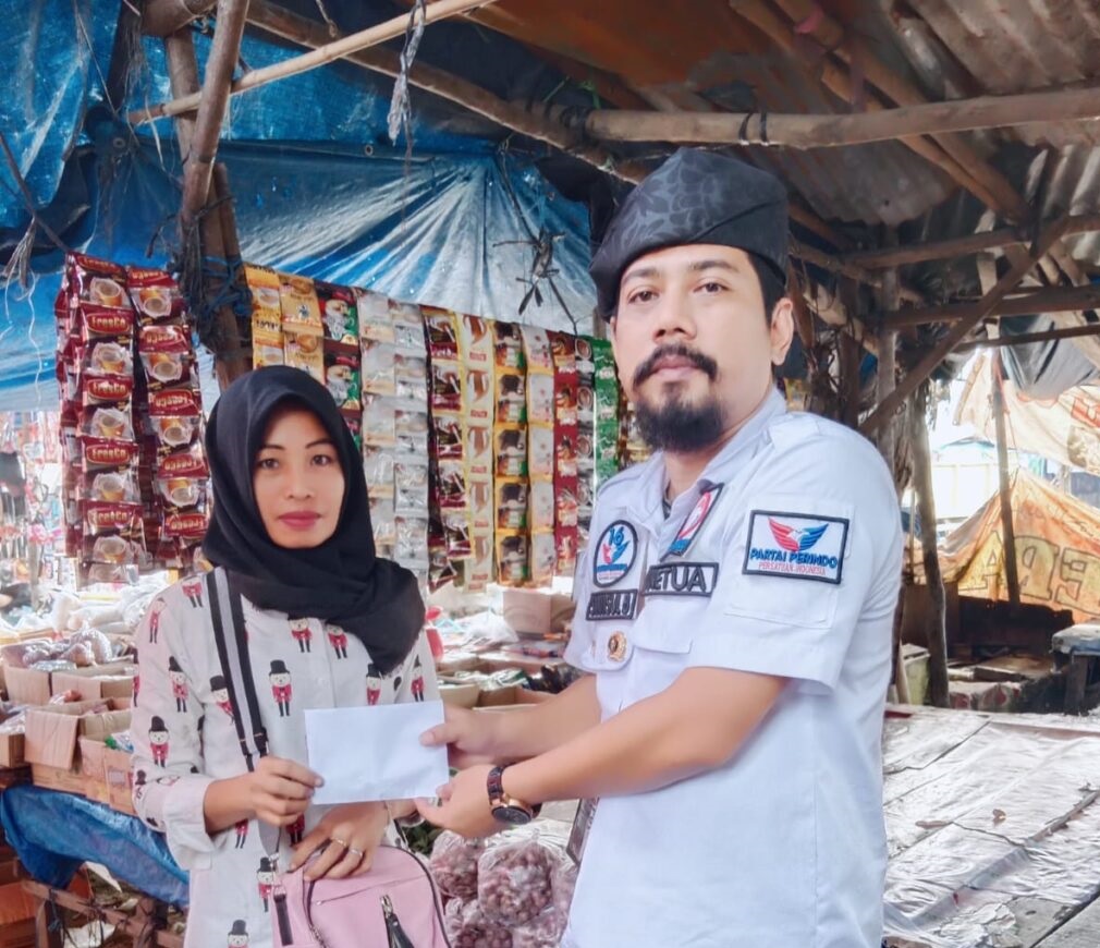 Peduli UMKM, Ketua DPW Pemuda Perindo Riau Bantu Pedagang Pasar di Pekanbaru