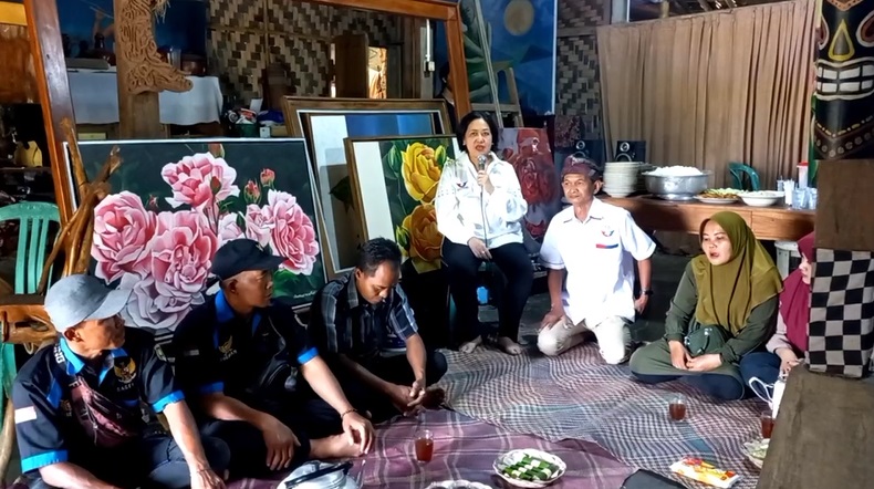 Sambangi Kediaman Seniman Purworejo, Bacaleg Partai Perindo Susaningtyas NH Kertapati: Lukisannya Bagus-Bagus
