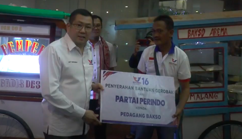 Serahkan Bantuan Gerobak Perindo, Hary Tanoe: Semoga Omzetnya Dua Kali Lipat