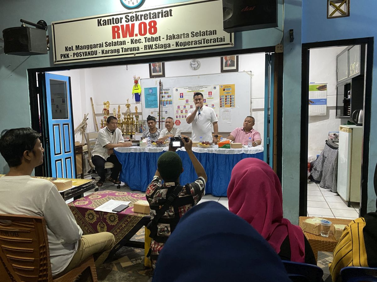 Silaturahmi ke Manggarai, Diska Resha Bagi-Bagi KTA Berasuransi ke Warga