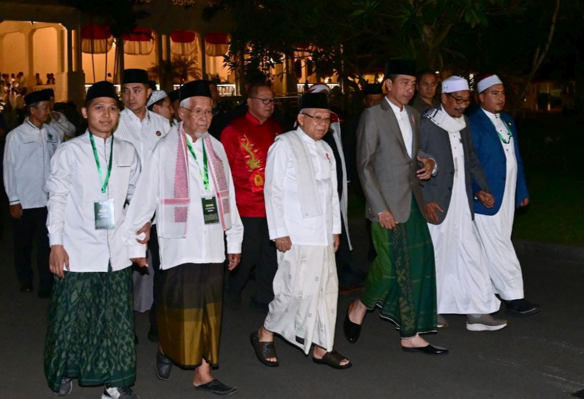 Saat Bacaleg Partai Perindo Dokter Ichsan Dampingi Ayahnya Syekh Ali Akbar Hadiri Doa Kebangsaan di Istana