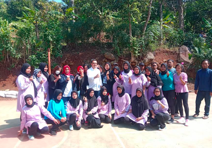 Terima Bantuan Sarana Olahraga dari Partai Perindo, Warga Pasir Impun: Senang Banget!