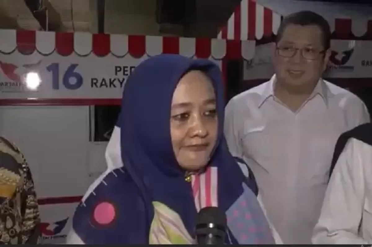 Terima Gerobak Perindo, Pelaku UMKM Sidoarjo Berharap Usaha Makin Maju