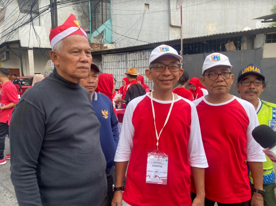 Warga Kemayoran Antusias Ikuti Jalan Santai Bersama Baja Perindo