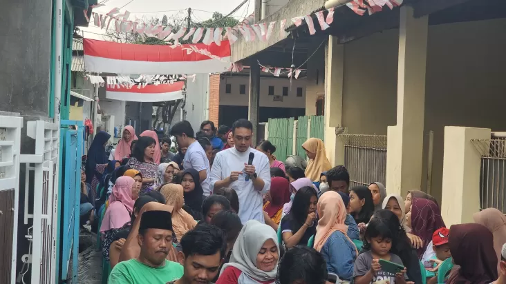 Bacaleg Partai Perindo Aiman Witjaksono Blusukan ke Pulo Gebang, Bagikan KTA Berasuransi ke Warga 