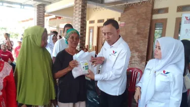 Ketua Bappilu Partai Perindo Jabar Gelar Sosialisasi dan Bagikan Paket Sembako di Indramayu