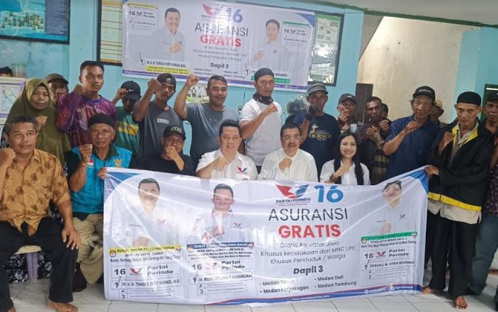 Bacaleg Partai Perindo Tengku Erry Nuradi Bagikan KTA Berasuransi ke Ratusan Penarik Betor di Dapil Sumut-I