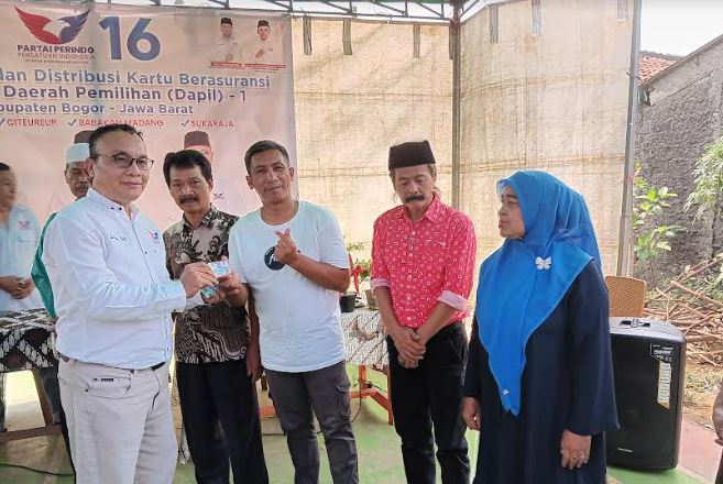 Bacaleg Partai Perindo Dapil 1 Kabupaten Bogor Bagikan Ratusan KTA Berasuransi di Cibinong