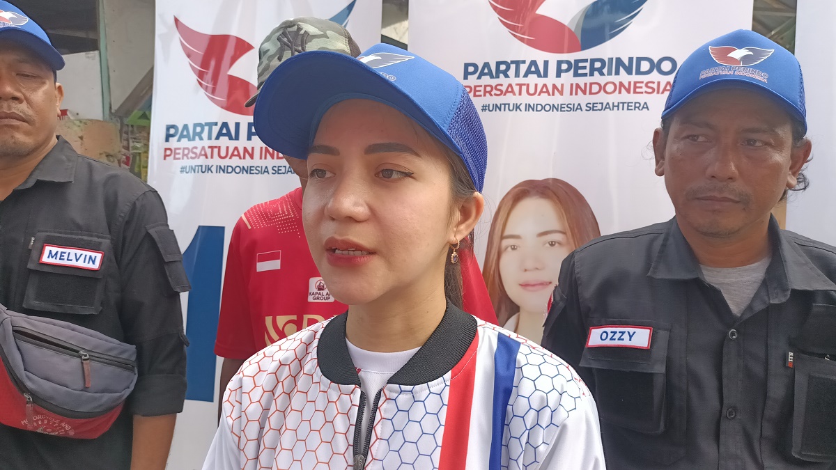 Bacaleg Partai Perindo Rere Tati Sosialisasikan KTA Asuransi dan Bagikan Minyak Goreng di Depok