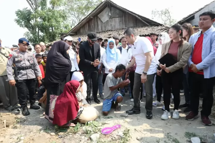  HT Beri Bantuan Modal ke Sarkani Pencari Ikan di Desa Jayanti Tangerang 