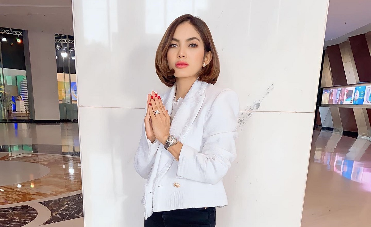 Bersama Partai Perindo, Desy Nike Ria Bahagia Berikan Bantuan Gerobak dan Bedah Rumah
