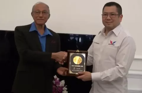Bertemu Wali Nanggroe Malik Mahmud, HT: Putra Daerah Sangat Cinta Aceh 