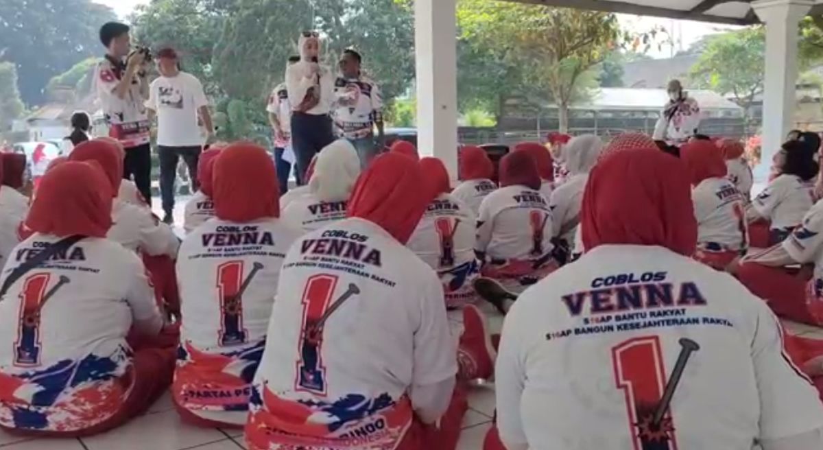 Caleg Partai Perindo Venna Melinda Senam Sehat Bersama Emak-Emak di Kediri
