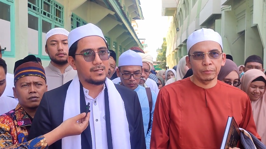 Dampingi Keluarga Mbah Moen Ziarah ke Makam Pahlawan, TGB: Ini Tradisi yang Baik