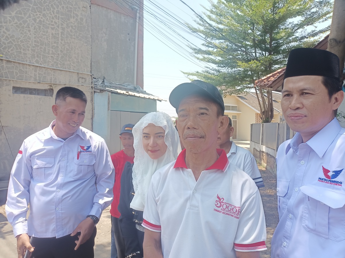 Dapat Bantuan Kursi hingga Kerudung dari Bacaleg Partai Perindo, Warga Rangkapan Jaya Depok: Terima Kasih
