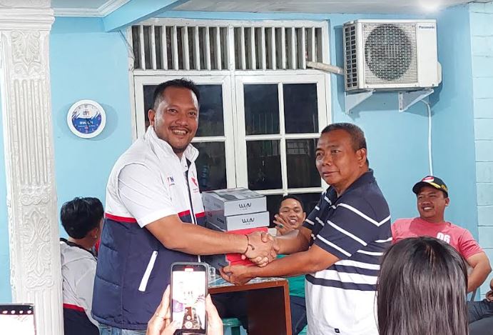 Dapat Handy Talkie dari Partai Perindo DKI, Warga RW011 Kembangan: Terima Kasih
