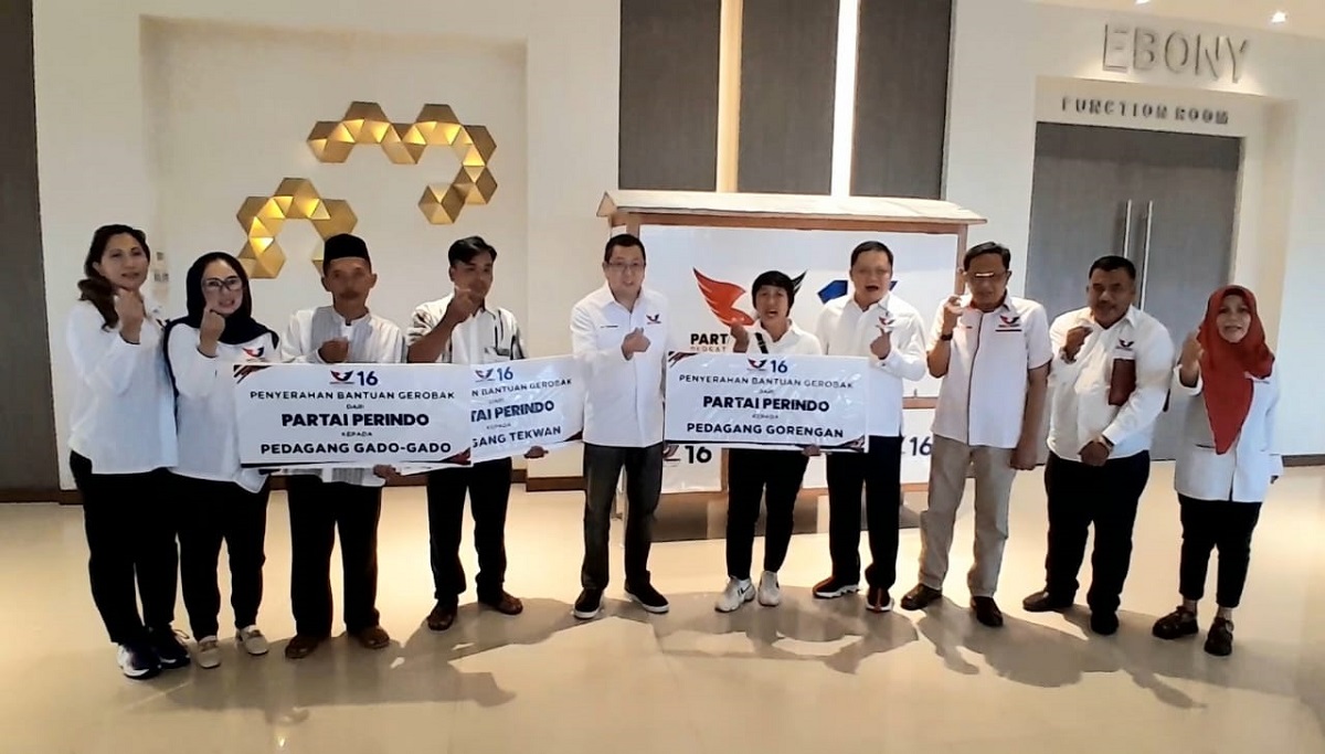 HT Bagikan Gerobak Perjuangan untuk Sejahterakan Masyarakat Jambi