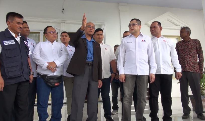 HT Silaturahmi ke Meuligoe Wali Nanggroe Aceh, Komunikasi Akrab dengan Malik Mahmud