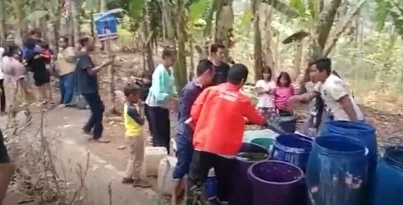 Pahami Kebutuhan Masyarakat, Bacaleg Perindo Salurkan Air Bersih ke Cipageran Cimahi