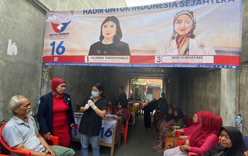 Peduli Kesehatan Masyarakat, Caleg Partai Perindo DKI Neni Nurhayani Gelar Pengobatan Gratis di Kembangan 