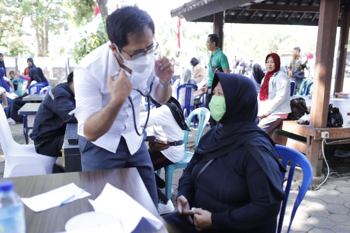 Peduli Kesehatan Masyarakat, Partai Perindo Mataram Gelar Pengobatan Gratis