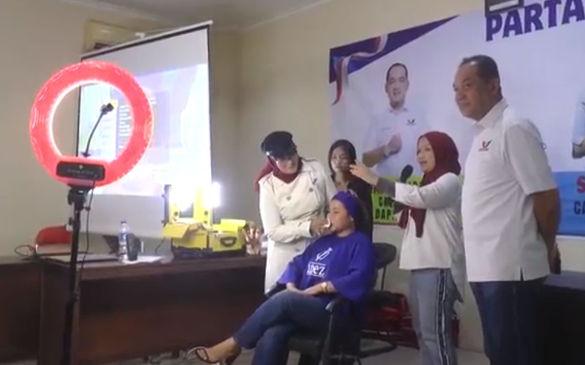 Peduli Perempuan, Bacaleg Partai Perindo Syafril Nasution Gelar Pelatihan Merias