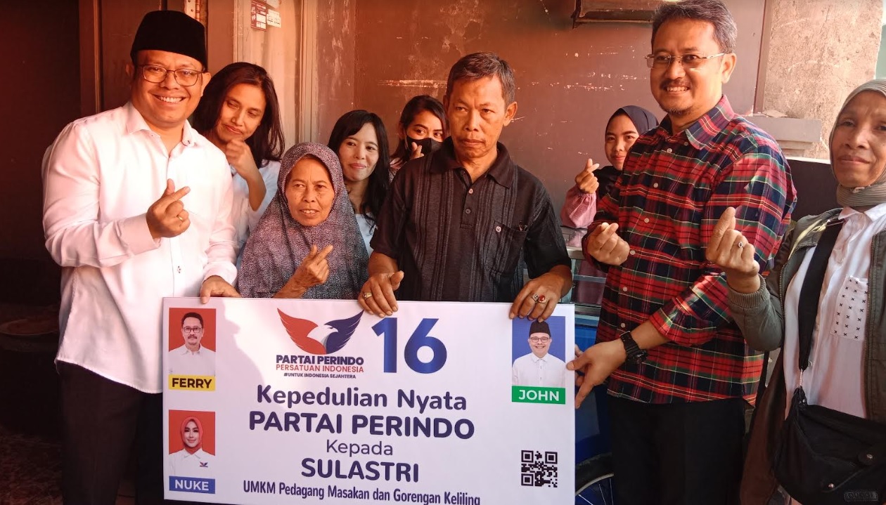 Peduli UMKM, Bacaleg Partai Perindo Bagikan Bantuan ke Pedagang Arcamanik Kota Bandung