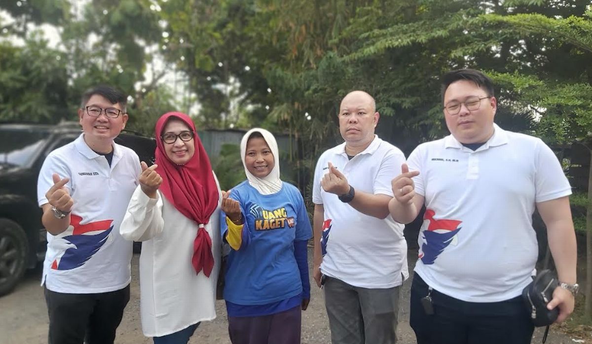 Penjual Botok di Surabaya Gembira Terima Bantuan Modal Usaha dari Partai Perindo Surabaya