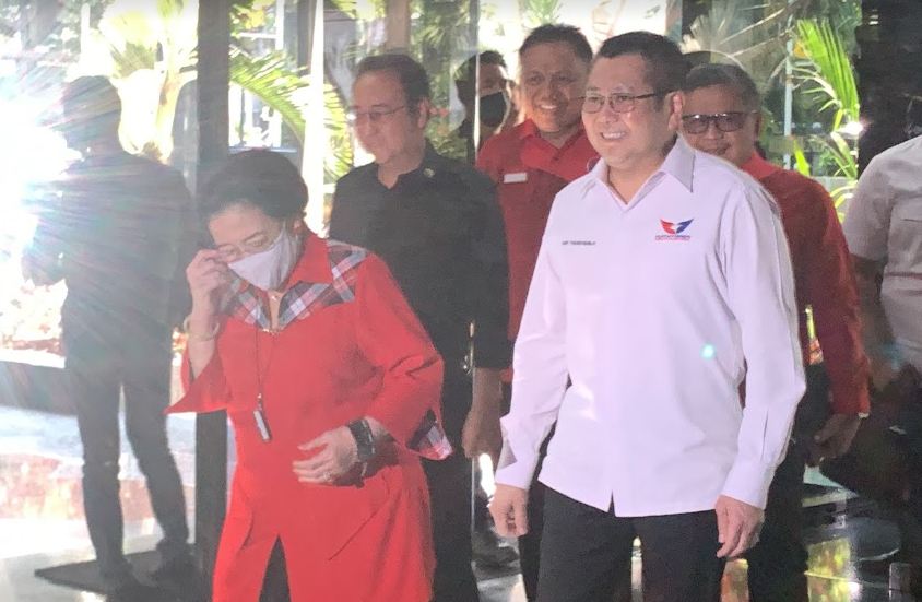 Rapat TPN, Hary Tanoesoedibjo Sambut Kedatangan Megawati dan Hasto