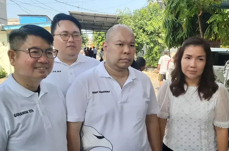 Romaiyah Semringah Terima Bantuan Logam Mulia dan Sepeda dari Partai Perindo Surabaya 