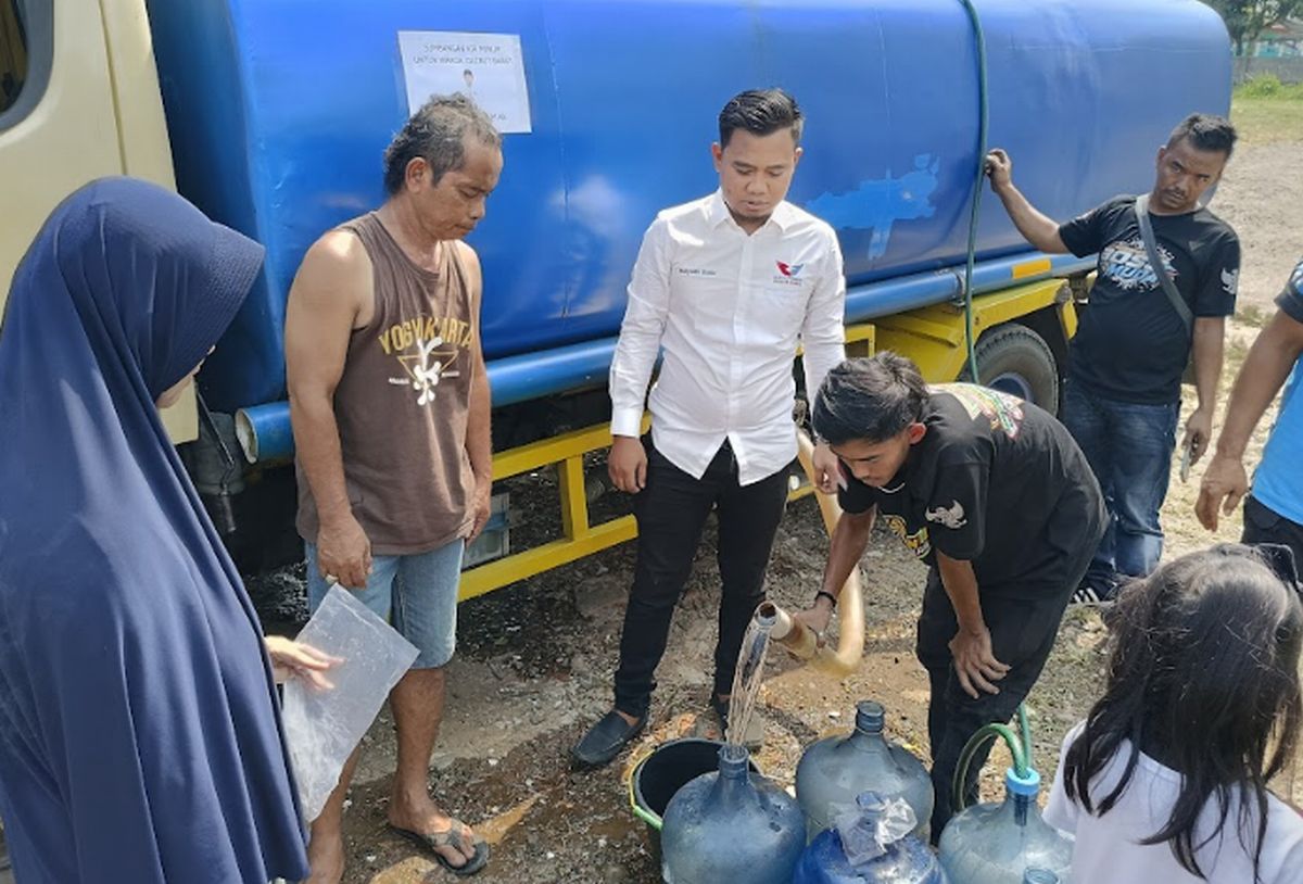 Salurkan Bantuan Air Bersih ke Warga, Bacaleg: Ini Inisiatif dari Partai Perindo